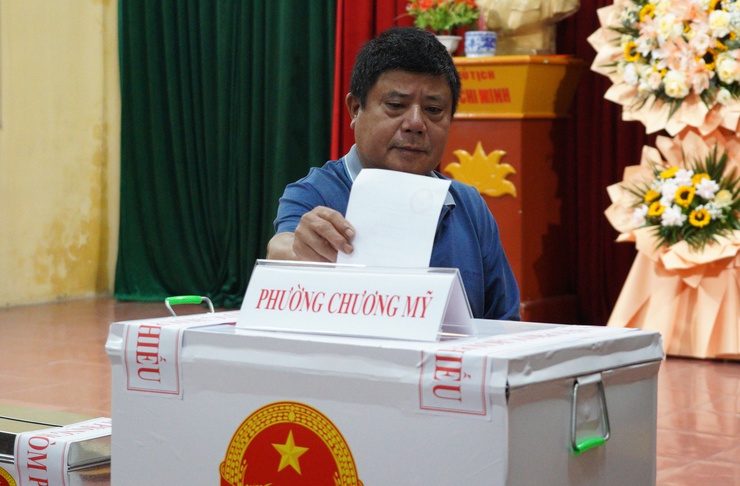 Đồng chí Phí Minh Hải dự khai mạc và bỏ phiếu bầu cử tại khu vực bầu cử số 6 phường Chương Mỹ- Ảnh 18.