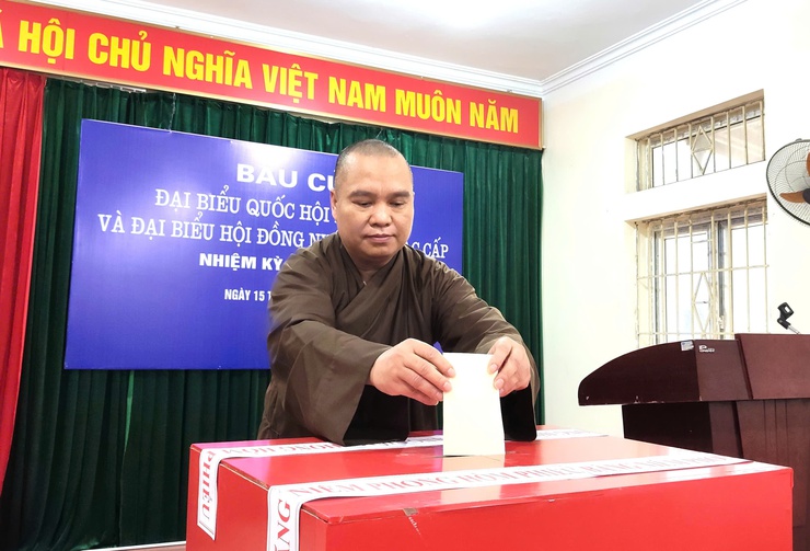 Rộn ràng Không khí ngày bầu cử tại xã Đoài Phương sáng 15/3

- Ảnh 12.