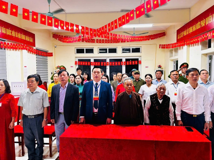 Rộn ràng Không khí ngày bầu cử tại xã Đoài Phương sáng 15/3

- Ảnh 4.