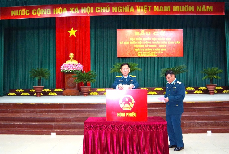 Rộn ràng Không khí ngày bầu cử tại xã Đoài Phương sáng 15/3

- Ảnh 14.