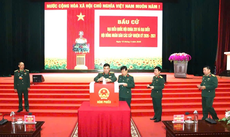 Rộn ràng Không khí ngày bầu cử tại xã Đoài Phương sáng 15/3

- Ảnh 13.