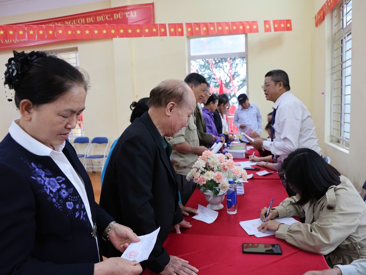 Cử tri Tam Hưng hân hoan đi bầu cử- Ảnh 6.