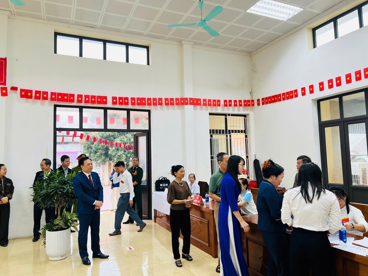 Cử tri Tam Hưng hân hoan đi bầu cử- Ảnh 12.