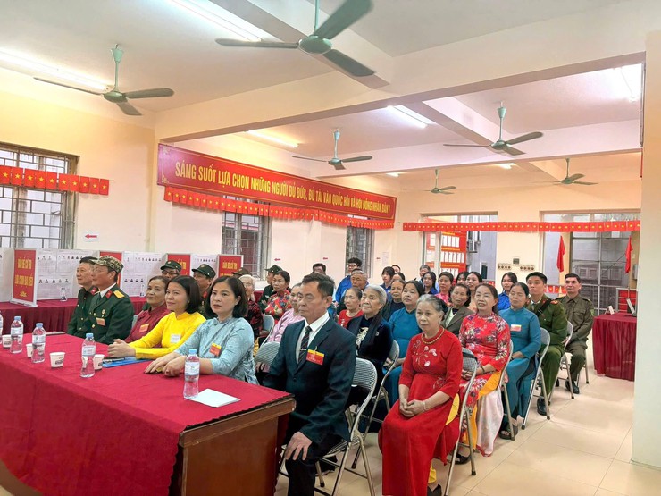 Đồng loạt 22 khu vực bỏ phiếu trên địa bàn phường Dương Nội khai mạc bầu cử- Ảnh 10.