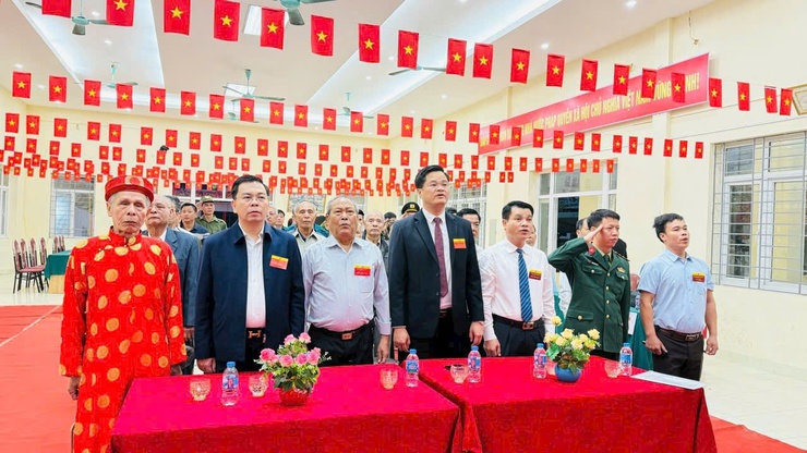 Hát Môn khai mạc sớm tại 2 khu vực bỏ phiếu từ 6 giờ sáng- Ảnh 2.