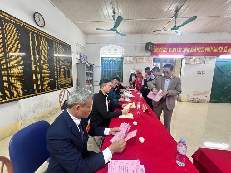 Hát Môn khai mạc sớm tại 2 khu vực bỏ phiếu từ 6 giờ sáng- Ảnh 6.