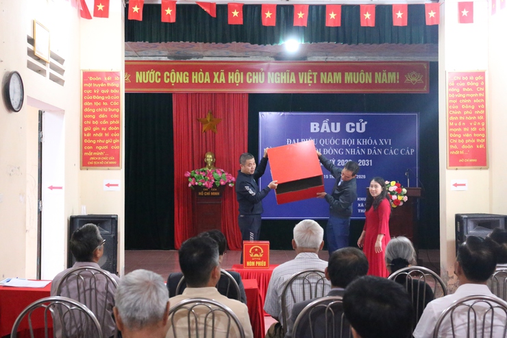 Xã Bất Bạt-TP Hà Nội: Cử tri nô nức đi bầu cử từ sớm- Ảnh 4.