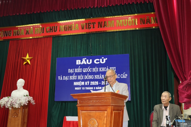 ĐỒNG CHÍ BÍ THƯ ĐẢNG UỶ XÃ PHÚ XUYÊN DỰ KHAI MẠC BỎ PHIẾU TẠI KHU VỰC BỎ PHIẾU SỐ 2, THÔN THAO CHÍNH- Ảnh 1.