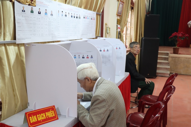 ĐỒNG CHÍ BÍ THƯ ĐẢNG UỶ XÃ PHÚ XUYÊN DỰ KHAI MẠC BỎ PHIẾU TẠI KHU VỰC BỎ PHIẾU SỐ 2, THÔN THAO CHÍNH- Ảnh 8.