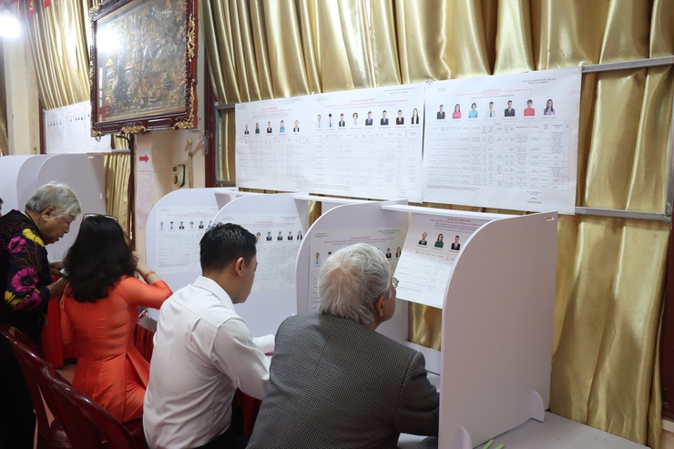 ĐỒNG CHÍ BÍ THƯ ĐẢNG UỶ XÃ PHÚ XUYÊN DỰ KHAI MẠC BỎ PHIẾU TẠI KHU VỰC BỎ PHIẾU SỐ 2, THÔN THAO CHÍNH- Ảnh 9.