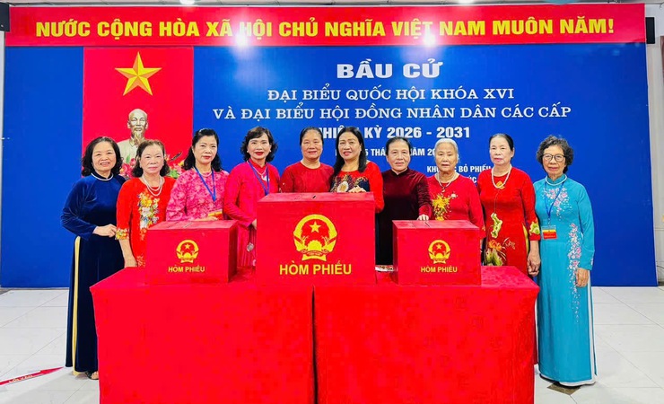 Rộn ràng ngày hội bầu cử tại phường Phúc Lợi- Ảnh 4.