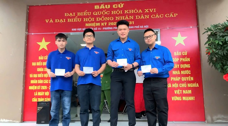 Rộn ràng ngày hội bầu cử tại phường Phúc Lợi- Ảnh 5.