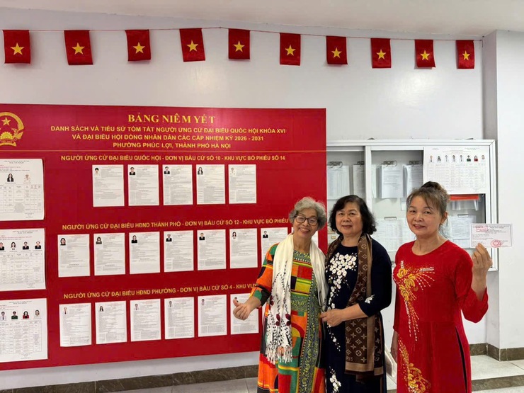 Rộn ràng ngày hội bầu cử tại phường Phúc Lợi- Ảnh 8.