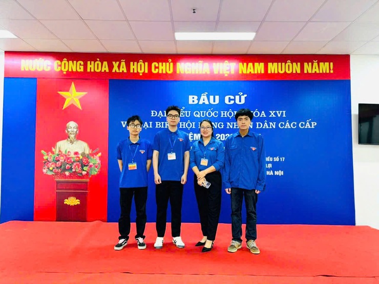 Rộn ràng ngày hội bầu cử tại phường Phúc Lợi- Ảnh 11.