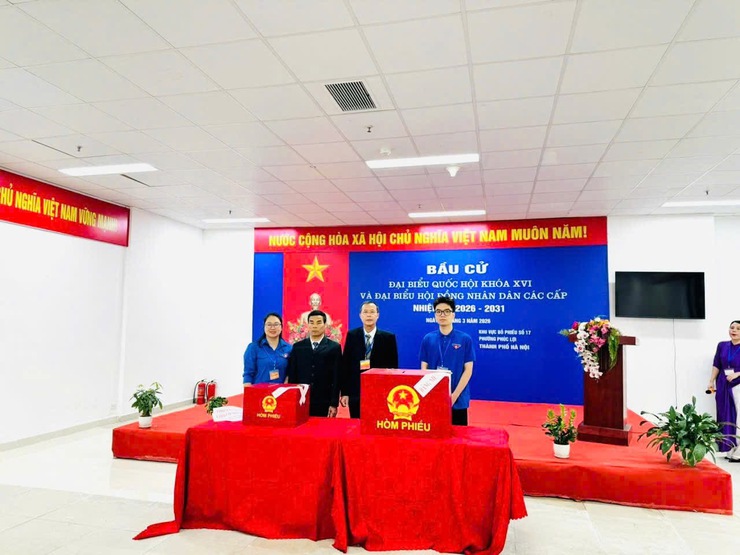 Rộn ràng ngày hội bầu cử tại phường Phúc Lợi- Ảnh 14.