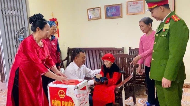 Hơn 50.000 cử tri xã Phúc Thọ nô nức tham gia bầu cử đại biểu Quốc hội khóa XVI và đại biểu Hội đồng nhân dân các cấp nhiệm kỳ 2026–2031- Ảnh 12.