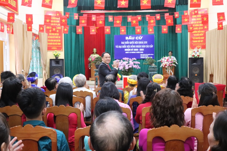 Đồng chí Phó Bí thư Thường trực về dự khai mạc Ngày bầu cử  đại biểu Quốc hội và đại biểu Hội đồng nhân dân các cấp nhiệm kỳ 2026-2031 tại thôn Đông Đoài.- Ảnh 2.