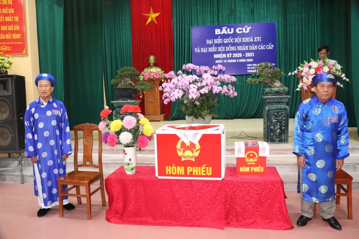 Đồng chí Phó Bí thư Thường trực về dự khai mạc Ngày bầu cử  đại biểu Quốc hội và đại biểu Hội đồng nhân dân các cấp nhiệm kỳ 2026-2031 tại thôn Đông Đoài.- Ảnh 5.