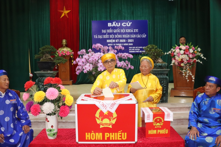 Đồng chí Phó Bí thư Thường trực về dự khai mạc Ngày bầu cử  đại biểu Quốc hội và đại biểu Hội đồng nhân dân các cấp nhiệm kỳ 2026-2031 tại thôn Đông Đoài.- Ảnh 8.