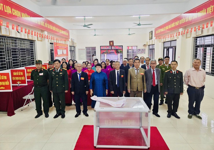 Đồng loạt 22 khu vực bỏ phiếu trên địa bàn phường Dương Nội khai mạc bầu cử- Ảnh 12.