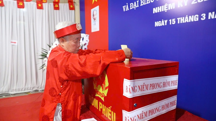 Xã Sơn Đồng: Cử tri hân hoan trong ngày bầu cử- Ảnh 1.