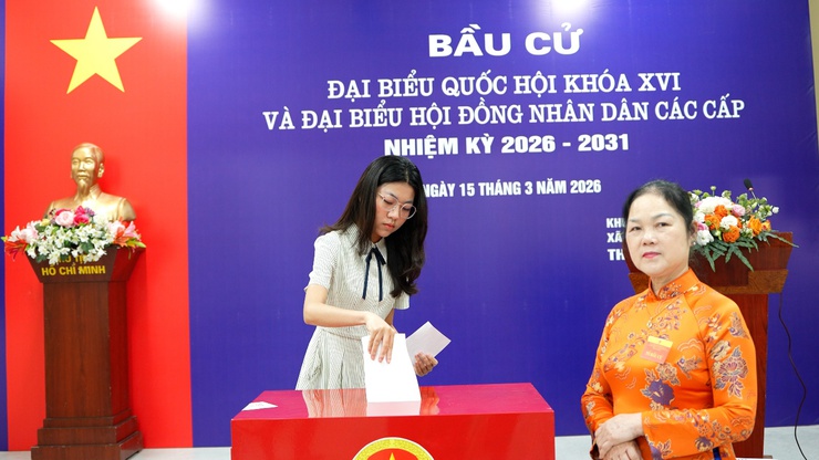 Đồng chí Nguyễn Thanh Bình - Bí thư Đảng ủy xã dự Lễ khai mạc bầu cử tại Khu vực bỏ phiếu số 31 thôn Yên Vĩnh- Ảnh 7.