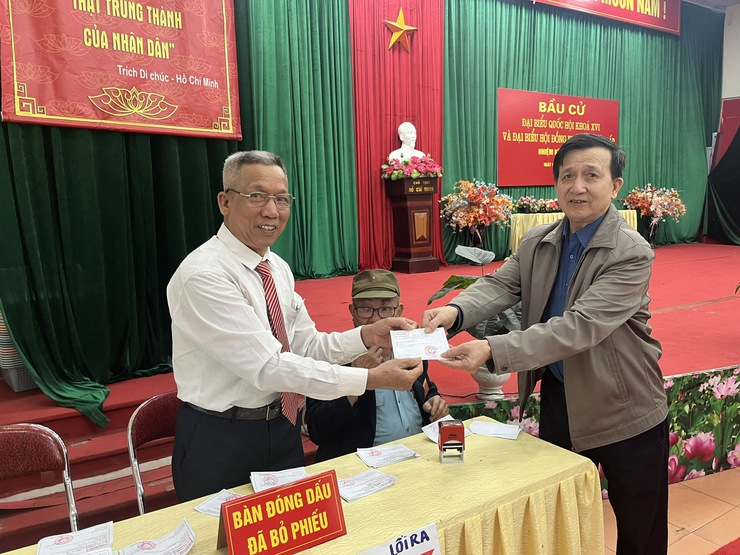 25/25 khu vực bầu cử phường Phú Lương khai mạc Ngày hội toàn dân đi bầu cử- Ảnh 15.