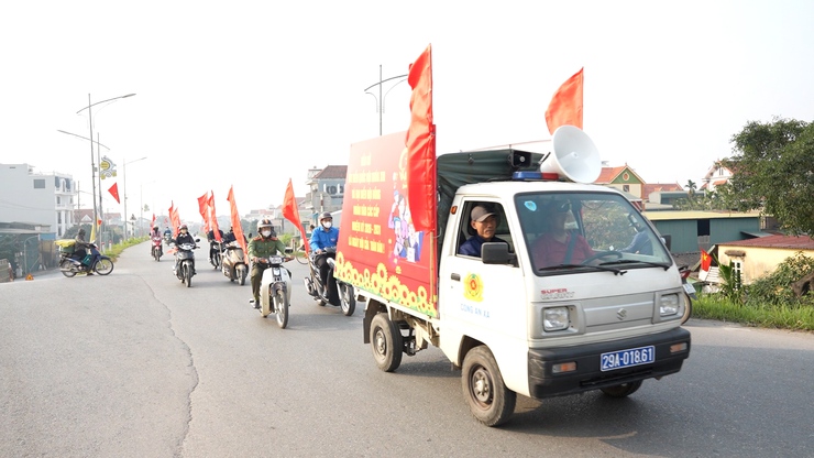 Tuổi trẻ xã Dương Hoà phát huy tinh thần trách nhiệm, tích cực hỗ trợ công tác bầu cử trên địa bàn- Ảnh 2.