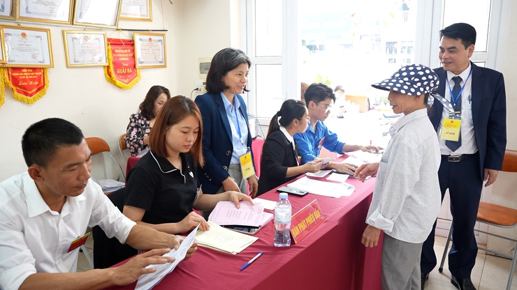 Tuổi trẻ xã Dương Hoà phát huy tinh thần trách nhiệm, tích cực hỗ trợ công tác bầu cử trên địa bàn- Ảnh 4.