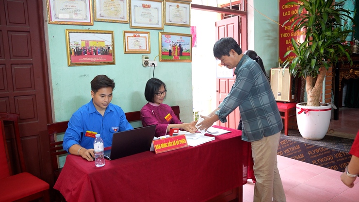 Tuổi trẻ xã Dương Hoà phát huy tinh thần trách nhiệm, tích cực hỗ trợ công tác bầu cử trên địa bàn- Ảnh 6.