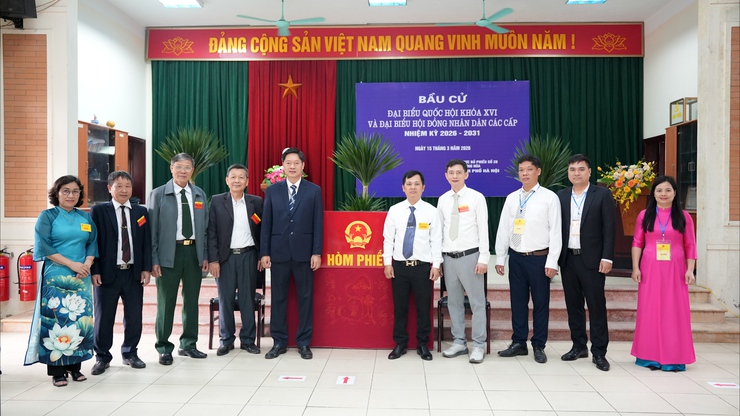 41.595 cử tri xã Dương Hoà phấn khởi đi bầu cử, gửi gắm niềm tin và hy vọng tới các đại biểu nhân dân- Ảnh 14.