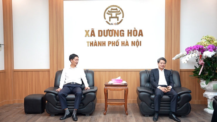 Đồng chí Nguyễn Quang Đức - Ủy viên Trung ương Đảng, Phó Trưởng Ban Tuyên giáo và Dân vận Trung ương kiểm tra công tác bầu cử tại xã Dương Hoà- Ảnh 3.