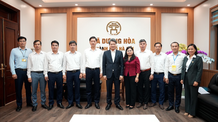 Đồng chí Nguyễn Quang Đức - Ủy viên Trung ương Đảng, Phó Trưởng Ban Tuyên giáo và Dân vận Trung ương kiểm tra công tác bầu cử tại xã Dương Hoà- Ảnh 5.