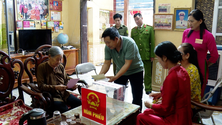 CỬ TRI XÃ ỨNG HÒA PHẤN KHỞI THAM GIA BẦU CỬ- Ảnh 22.