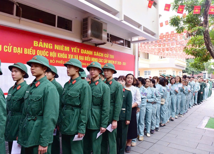 Cử tri phường Ba Đình nô nức, phấn khởi trong Ngày hội lớn của toàn dân- Ảnh 16.
