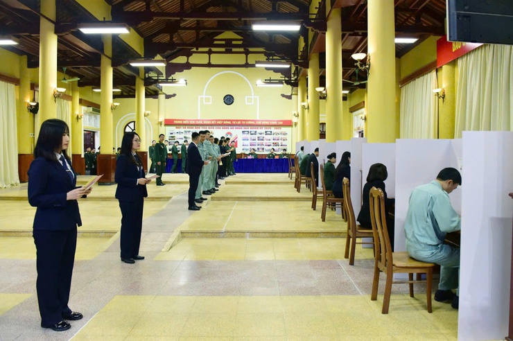 Cử tri phường Ba Đình nô nức, phấn khởi trong Ngày hội lớn của toàn dân- Ảnh 14.