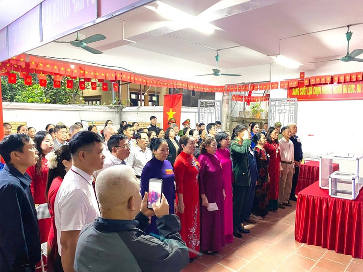 Đồng loạt 22 khu vực bỏ phiếu trên địa bàn phường Dương Nội khai mạc bầu cử- Ảnh 7.