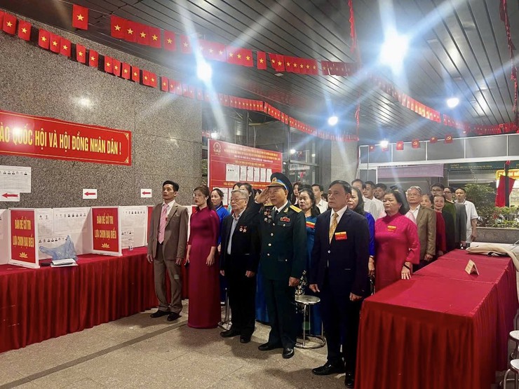 Đồng loạt 22 khu vực bỏ phiếu trên địa bàn phường Dương Nội khai mạc bầu cử- Ảnh 13.