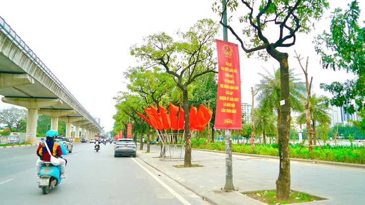 Trực tiếp: Không khí ngày hội toàn dân đi bỏ phiếu tại các điểm bầu cử trên địa bàn phường Từ Liêm- Ảnh 2.