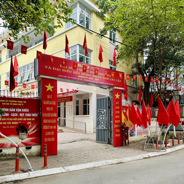 Những hình ảnh đẹp trong Ngày bầu cử tại phường Ngọc Hà- Ảnh 1.