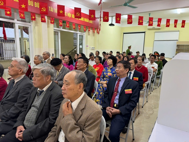 Trực tiếp: Không khí ngày hội toàn dân đi bỏ phiếu tại các điểm bầu cử trên địa bàn phường Từ Liêm- Ảnh 37.