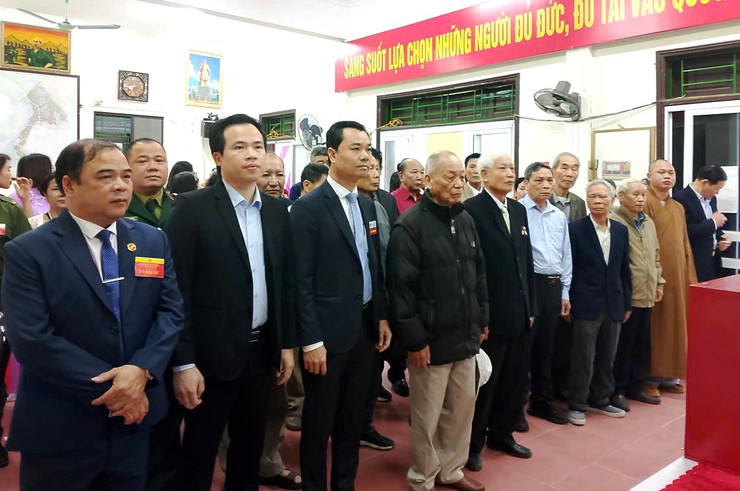 Rộn ràng ngày hội non sông tại các điểm bỏ phiếu ở xã Bát Tràng- Ảnh 2.