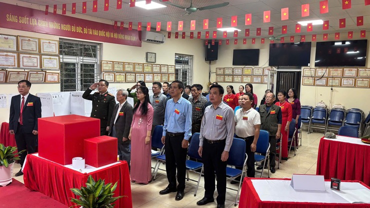 Trực tiếp: Không khí ngày hội toàn dân đi bỏ phiếu tại các điểm bầu cử trên địa bàn phường Từ Liêm- Ảnh 32.