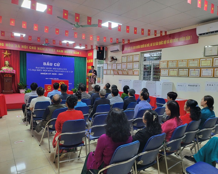 Trực tiếp: Không khí ngày hội toàn dân đi bỏ phiếu tại các điểm bầu cử trên địa bàn phường Từ Liêm- Ảnh 33.