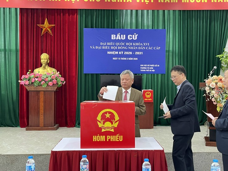 Trực tiếp: Không khí ngày hội toàn dân đi bỏ phiếu tại các điểm bầu cử trên địa bàn phường Từ Liêm- Ảnh 12.