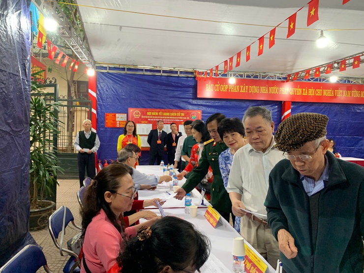 KHÔNG KHÍ TRANG NGHIÊM TRONG GIỜ PHÚT MỞ ĐẦU NGÀY BẦU CỬ TẠI PHƯỜNG LÁNG- Ảnh 11.