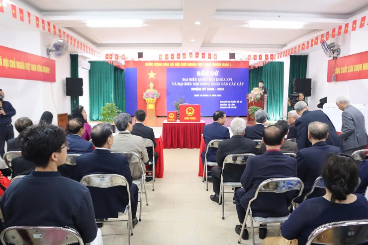 Trực tiếp: Không khí ngày hội toàn dân đi bỏ phiếu tại các điểm bầu cử trên địa bàn phường Từ Liêm- Ảnh 8.