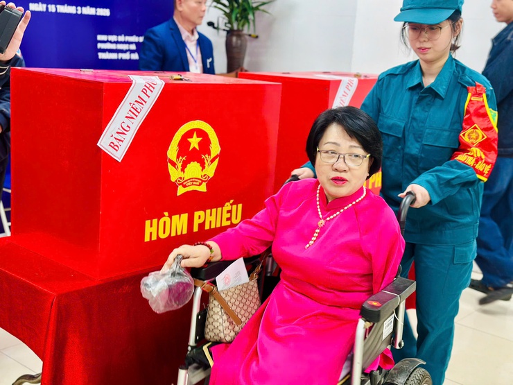 Những hình ảnh đẹp trong Ngày bầu cử tại phường Ngọc Hà- Ảnh 10.