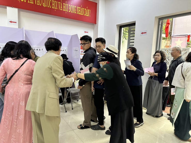 Những hình ảnh đẹp trong Ngày bầu cử tại phường Ngọc Hà- Ảnh 7.