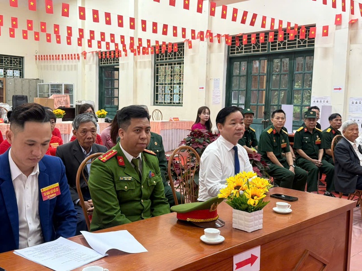 Bí thư Đảng ủy xã Nguyễn Tiến Toàn dự khai mạc bầu cử đại biểu Quốc hội và HĐND các cấp tại Tổ bỏ phiếu số 23, Cụm 4 Thọ Xuân- Ảnh 3.